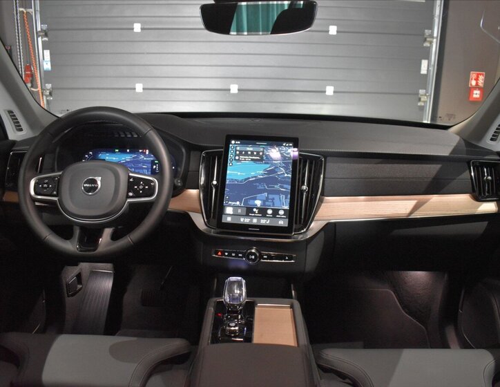 Volvo XC90 SUV / Terénní 2,0 l 228 kw