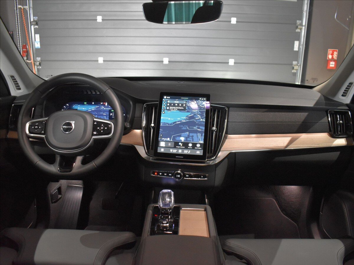 Volvo XC90 SUV / Terénní 2,0 l 228 kw