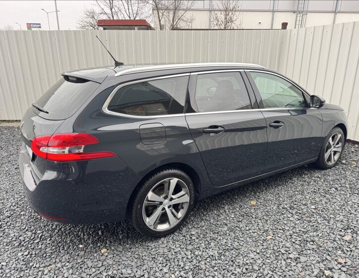 Peugeot 308 Kombi 1,5 l 96 kw