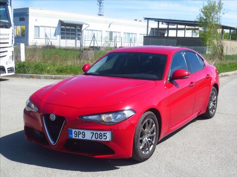 Alfa Romeo Giulia Sedan / Limuzína 2,1 l 110 kw
