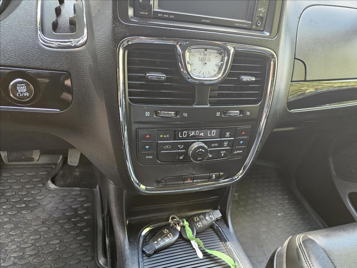 Lancia Voyager MPV 2,8 l 130 kw