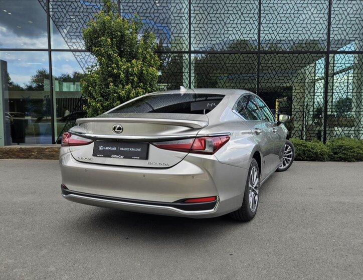 Lexus ES 300h Sedan 2,5 l 160 kw