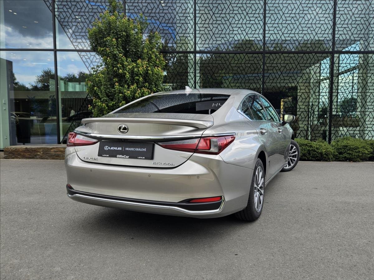 Lexus ES 300h Sedan 2,5 l 160 kw