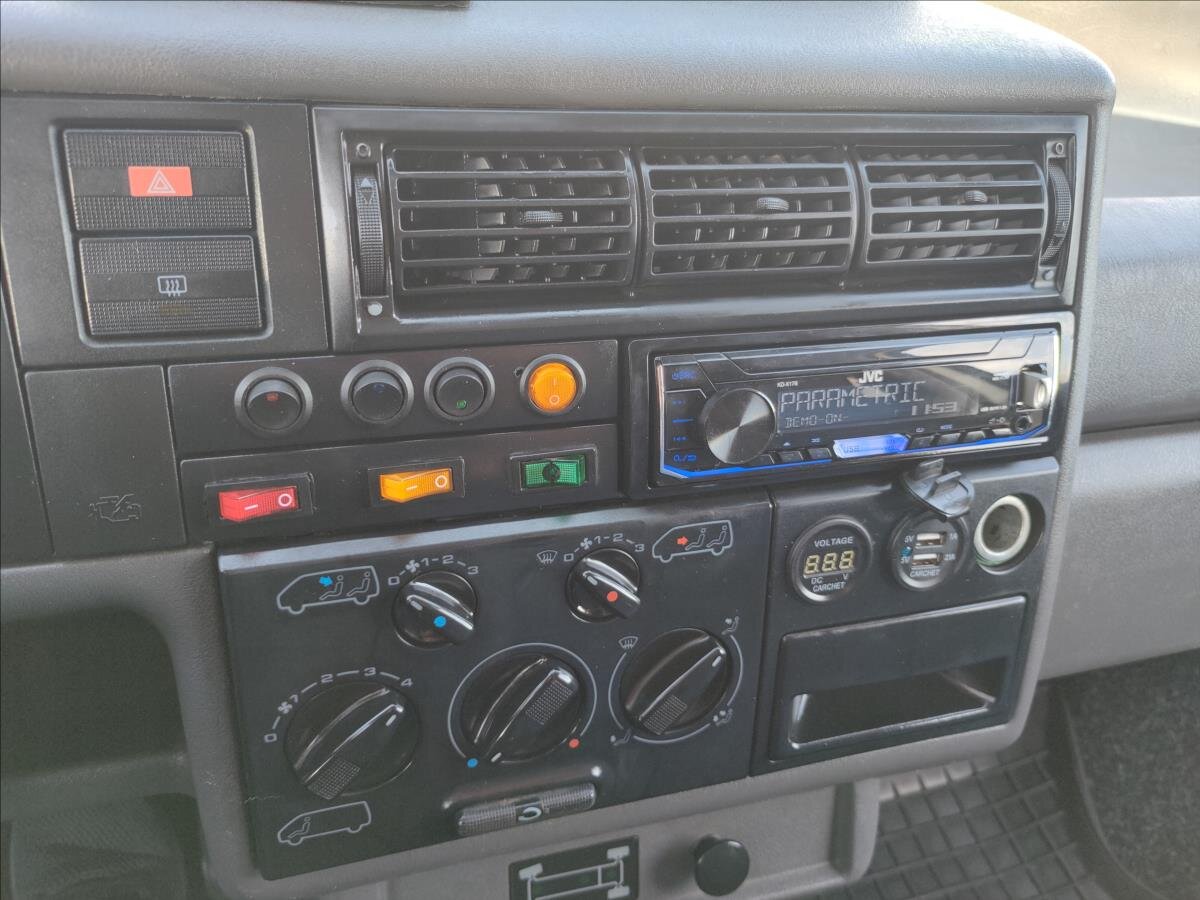 Volkswagen Transporter Kombi 2,5 l 75 kw