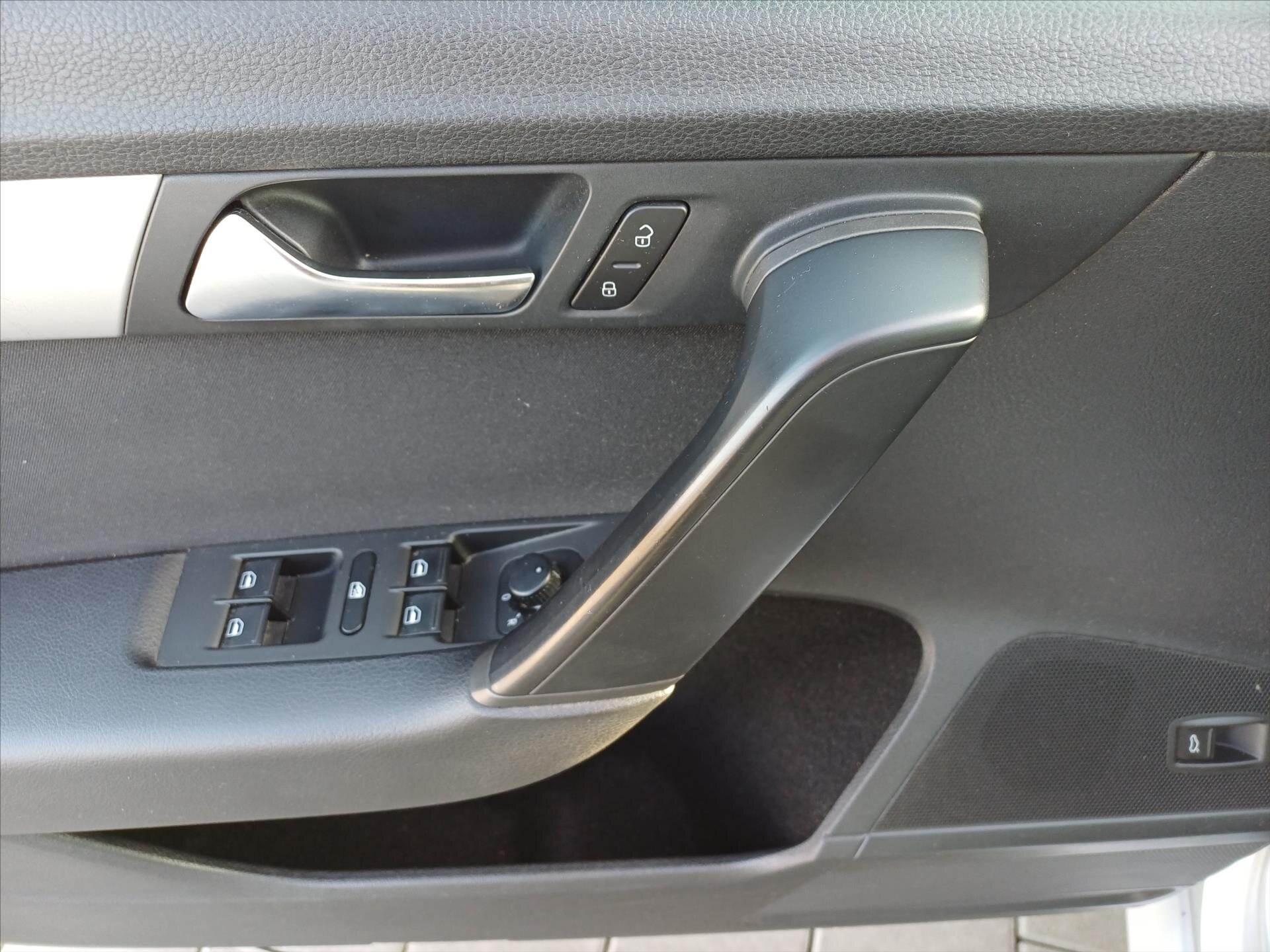 Volkswagen Passat Kombi 1,6 l 77 kw