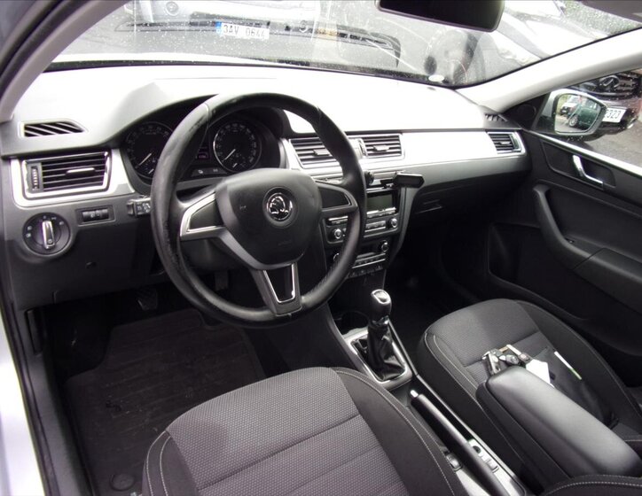 Škoda Rapid Sedan / Limuzína 1,6 l 77 kw