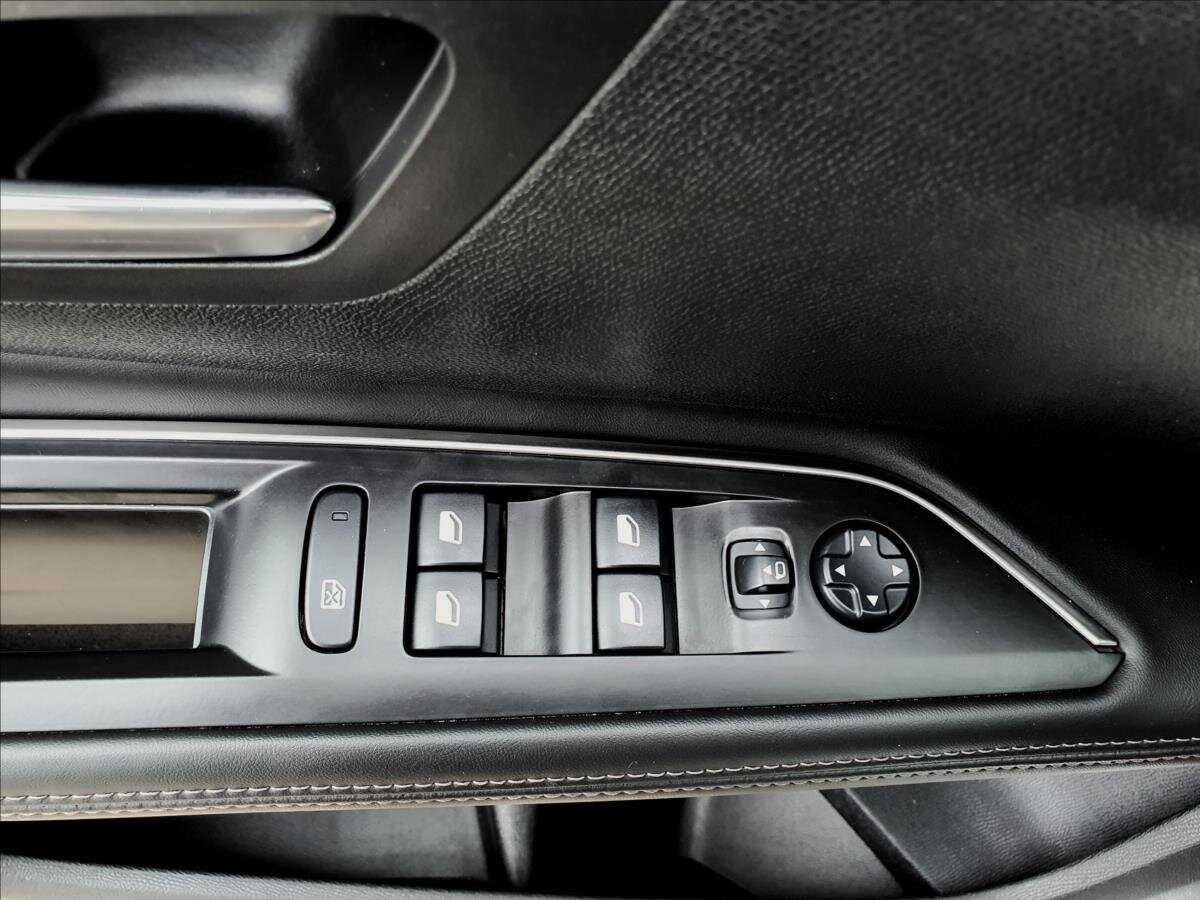 Peugeot 5008 SUV 2,0 l 110 kw