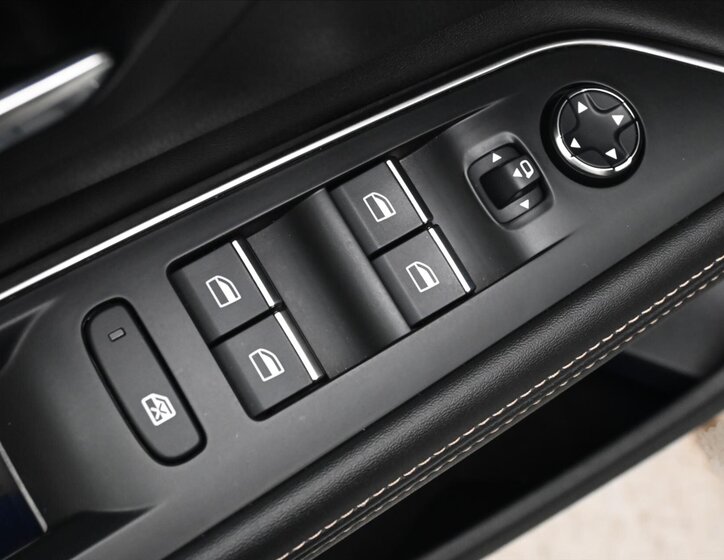 Peugeot 5008 SUV / Terénní 1,6 l 133 kw