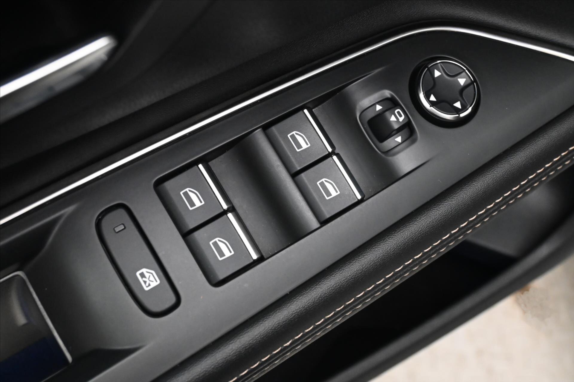 Peugeot 5008 SUV / Terénní 1,6 l 133 kw