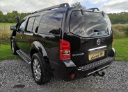 Nissan Pathfinder Kombi 2,5 l 140 kw