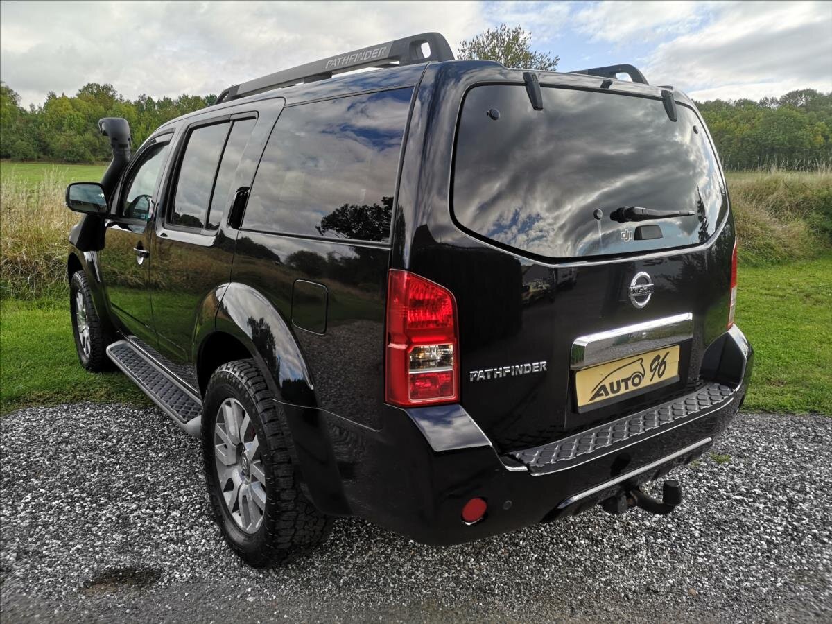 Nissan Pathfinder Kombi 2,5 l 140 kw