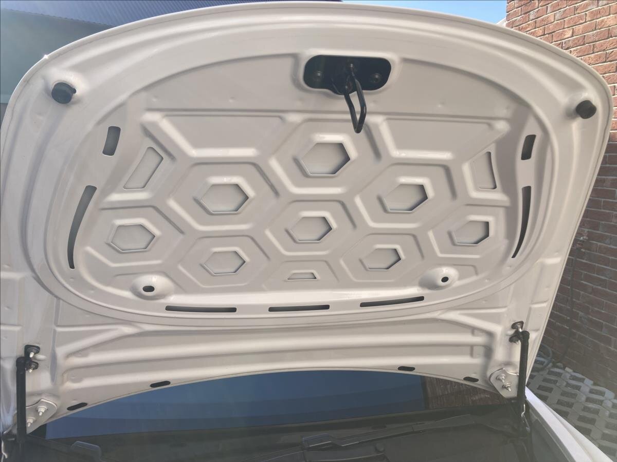 Tesla Model 3 Sedan 0,0 208 kw