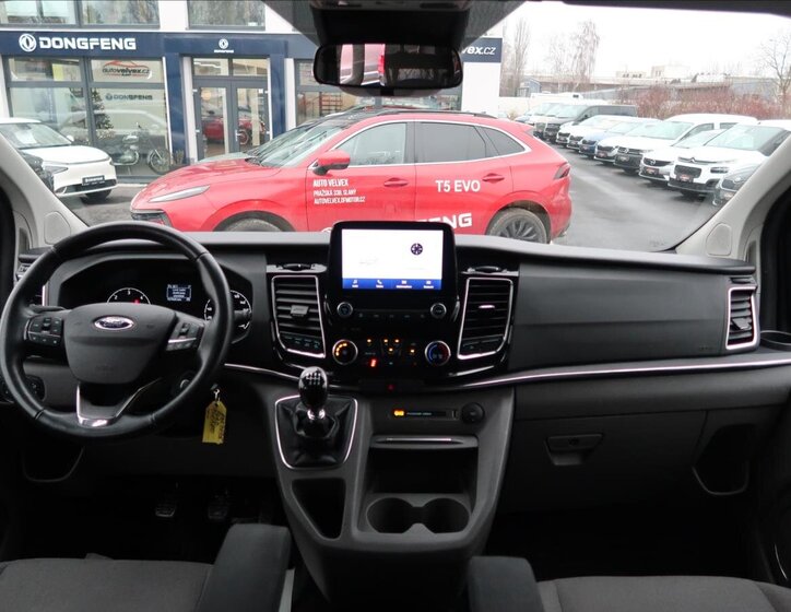 Ford Tourneo Custom 16