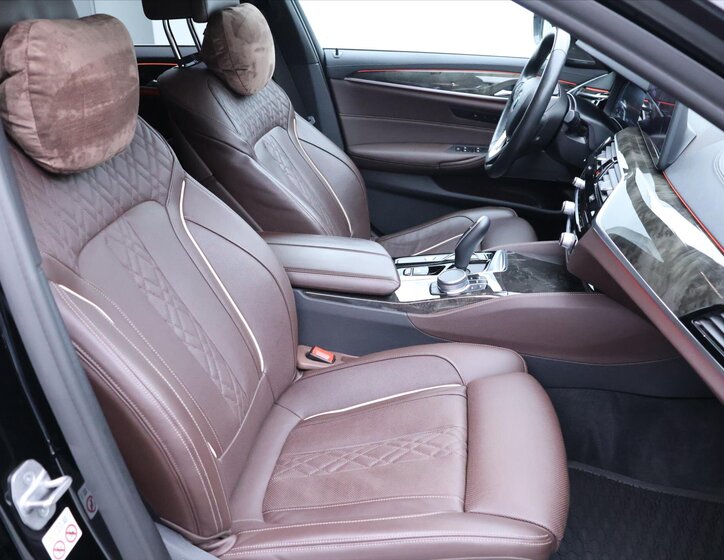 BMW Řada 5 Kombi 3,0 l 250 kw