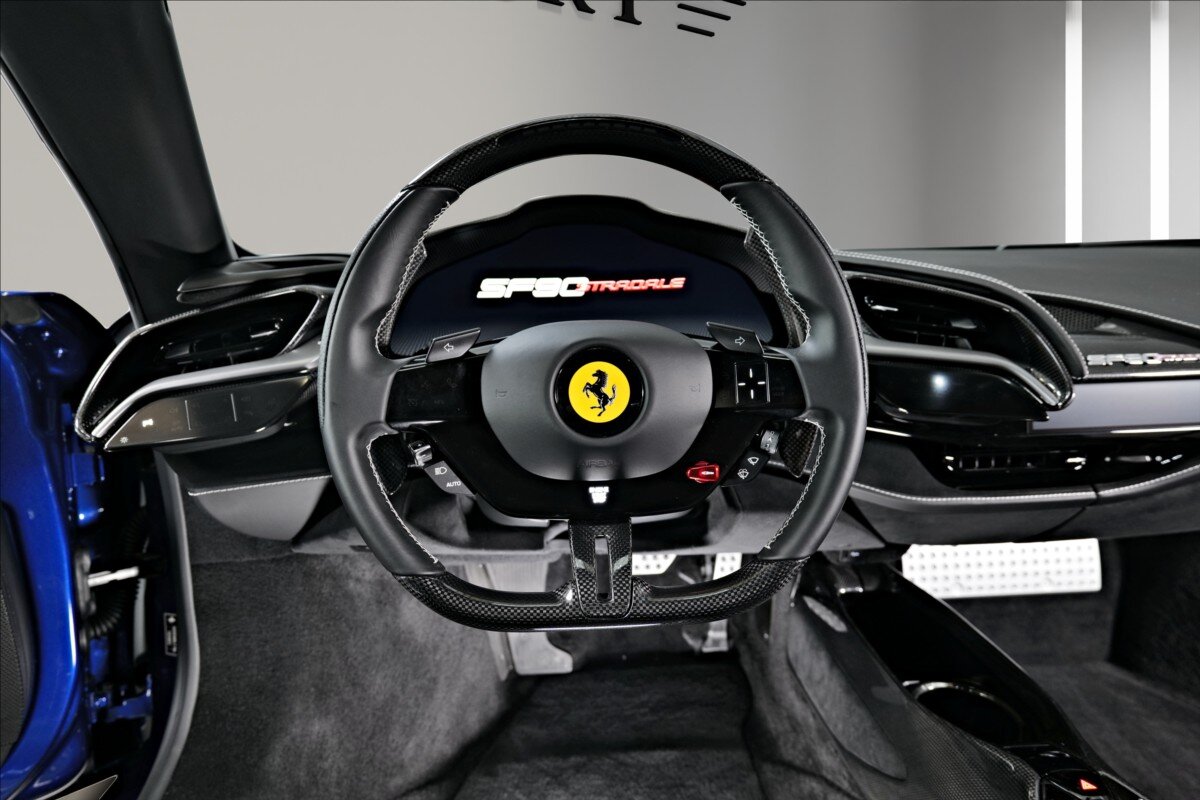 Ferrari SF90 Kupé 4,0 l 736 kw
