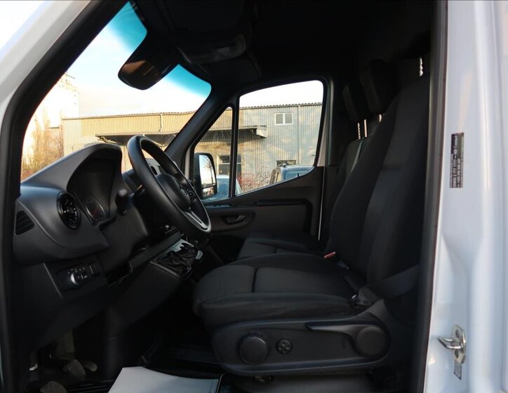 Mercedes-Benz Sprinter 12
