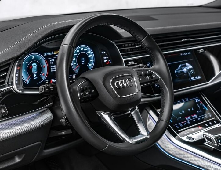 Audi Q8 SUV / Terénní 3,0 l 210 kw