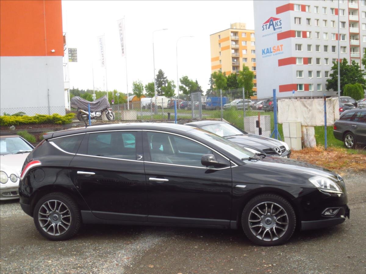 Lancia Delta Hatchback 1,4 l 88 kw