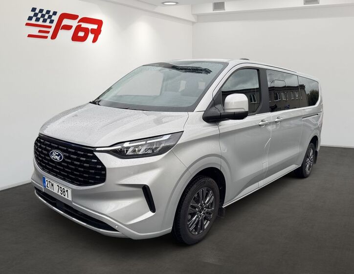 Ford Tourneo Custom 1