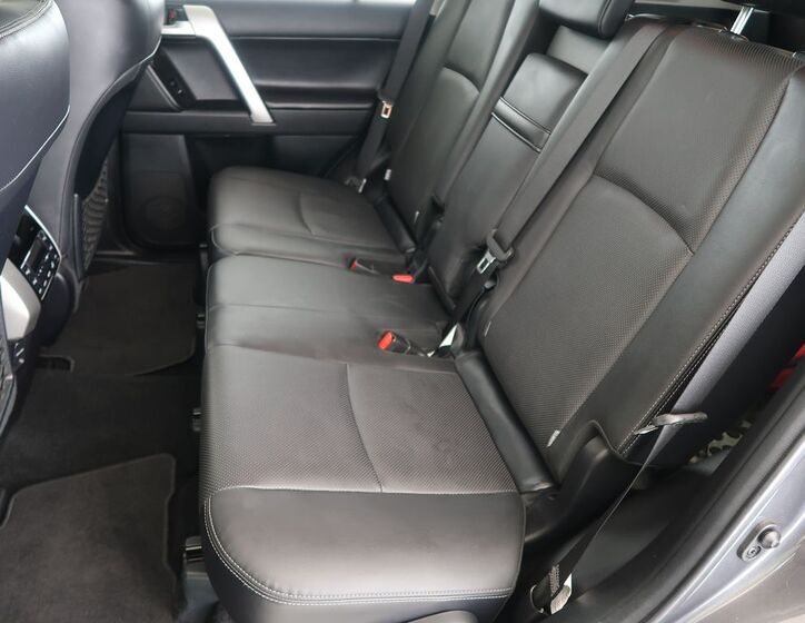 Toyota Land Cruiser 10