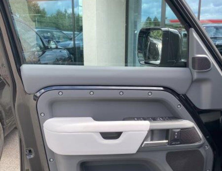 Land Rover Defender SUV 5,0 l 313 kw