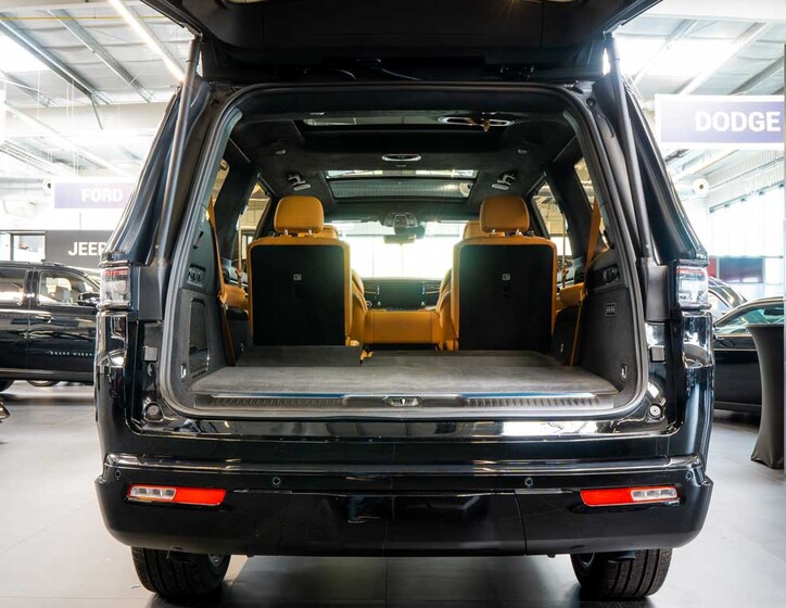 Jeep Grand Wagoneer 7