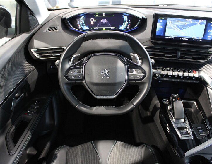 Peugeot 3008 SUV 1,6 l 165 kw
