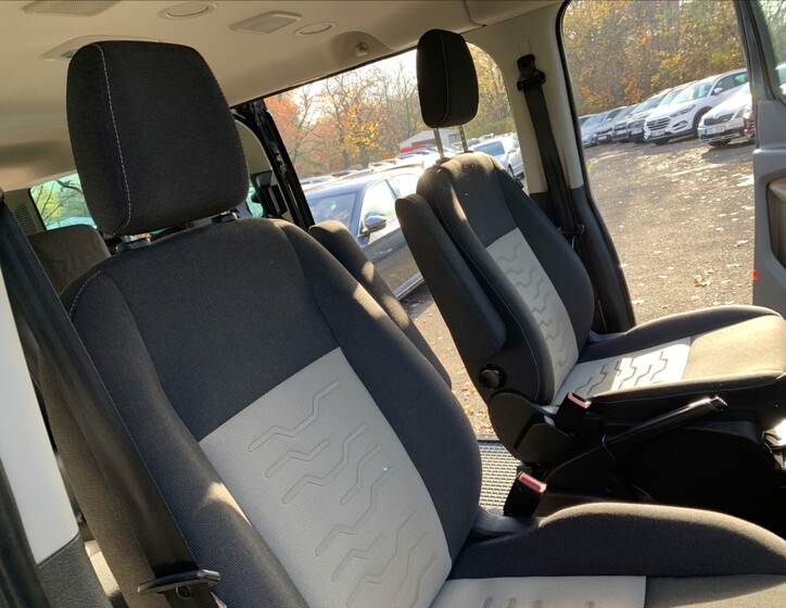 Ford Tourneo Custom 14