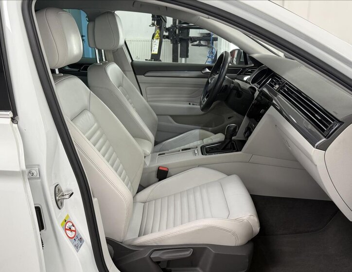 Volkswagen Passat 11