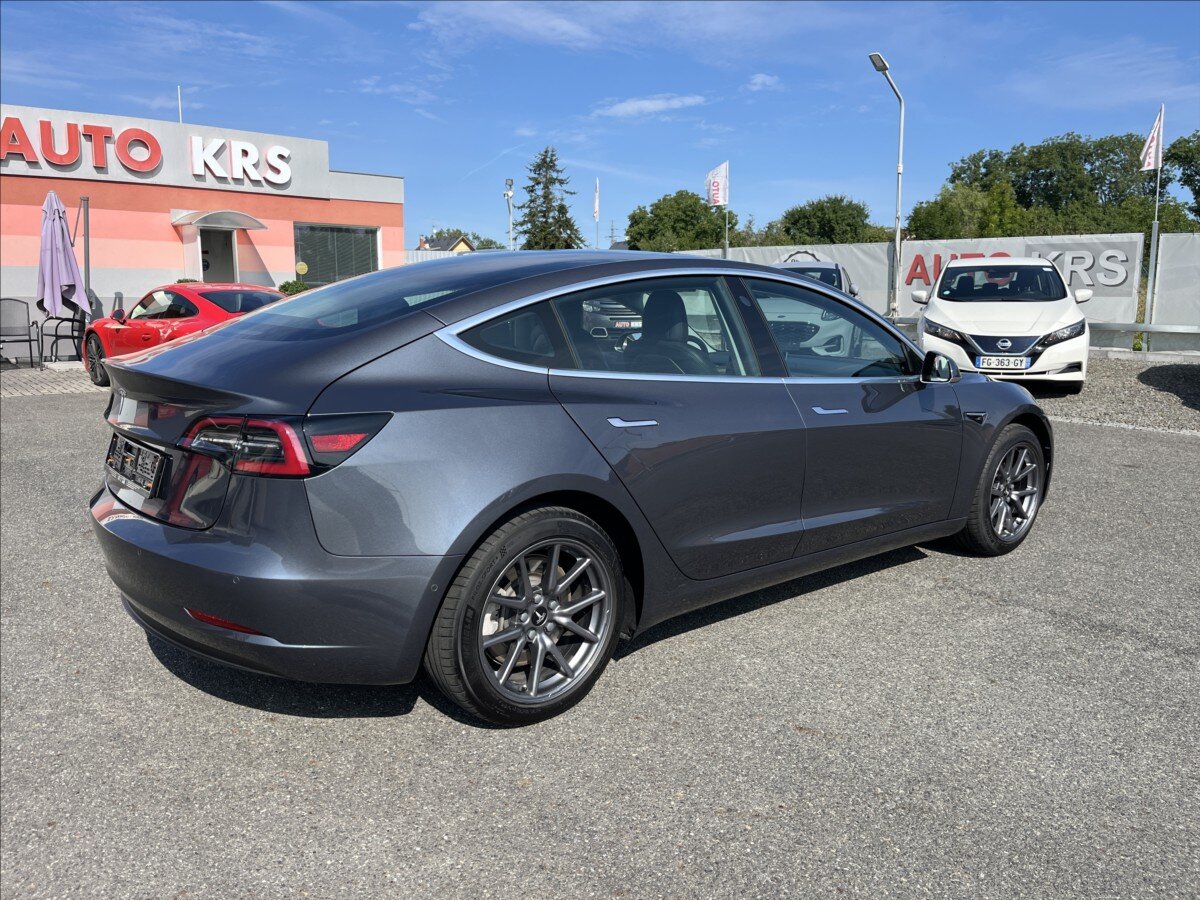 Tesla Model 3 Ostatní 0,0 239 kw