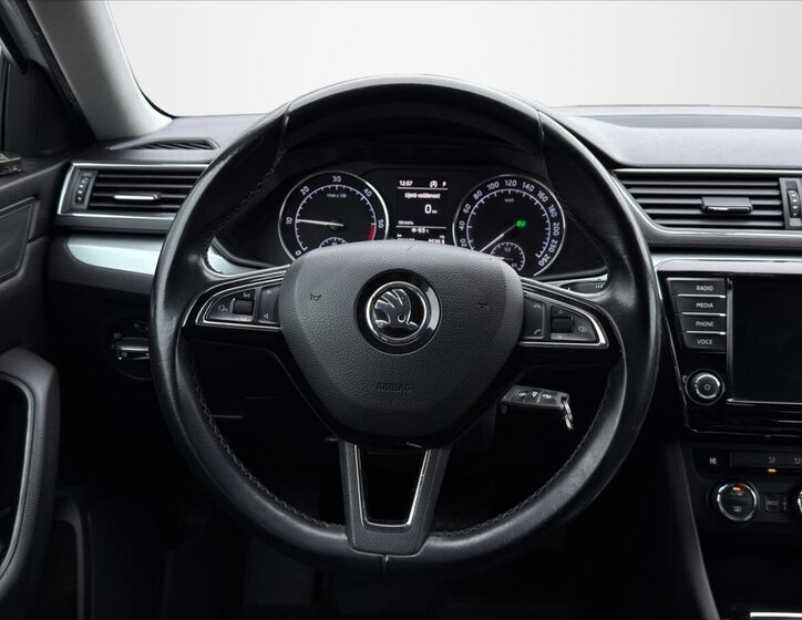 Škoda Superb Sedan / Limuzína 2,0 l 110 kw