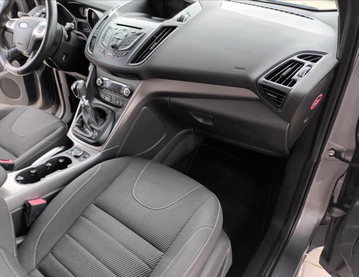 Ford Kuga SUV 1,6 l 110 kw