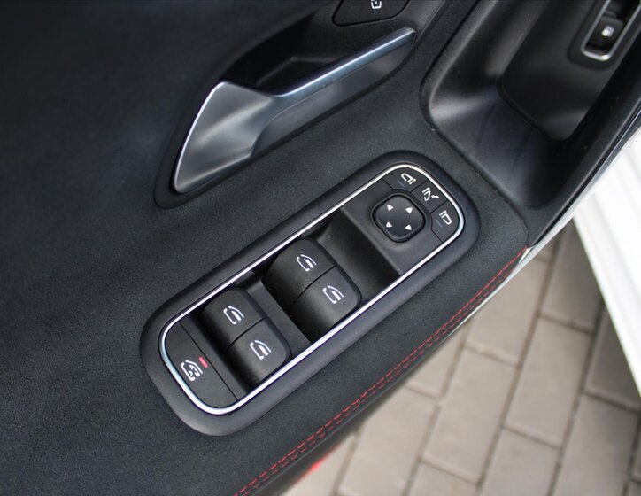 Mercedes-Benz CLA Kombi 1,3 l 193 kw