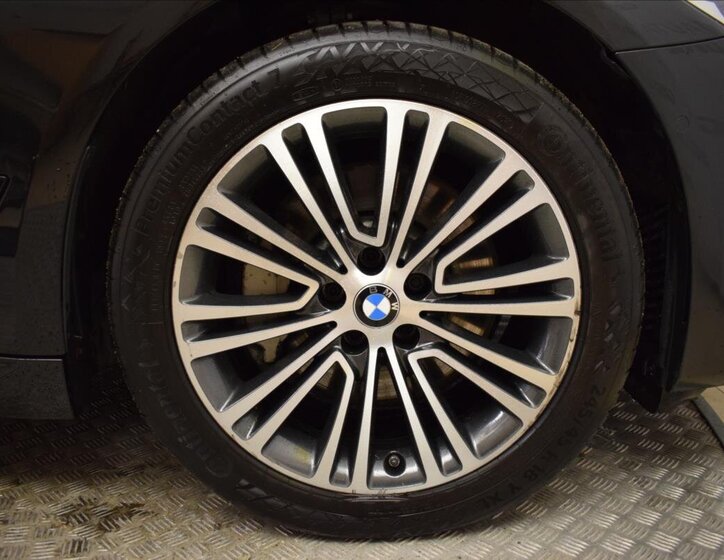 BMW Řada 5 Sedan / Limuzína 3,0 l 195 kw