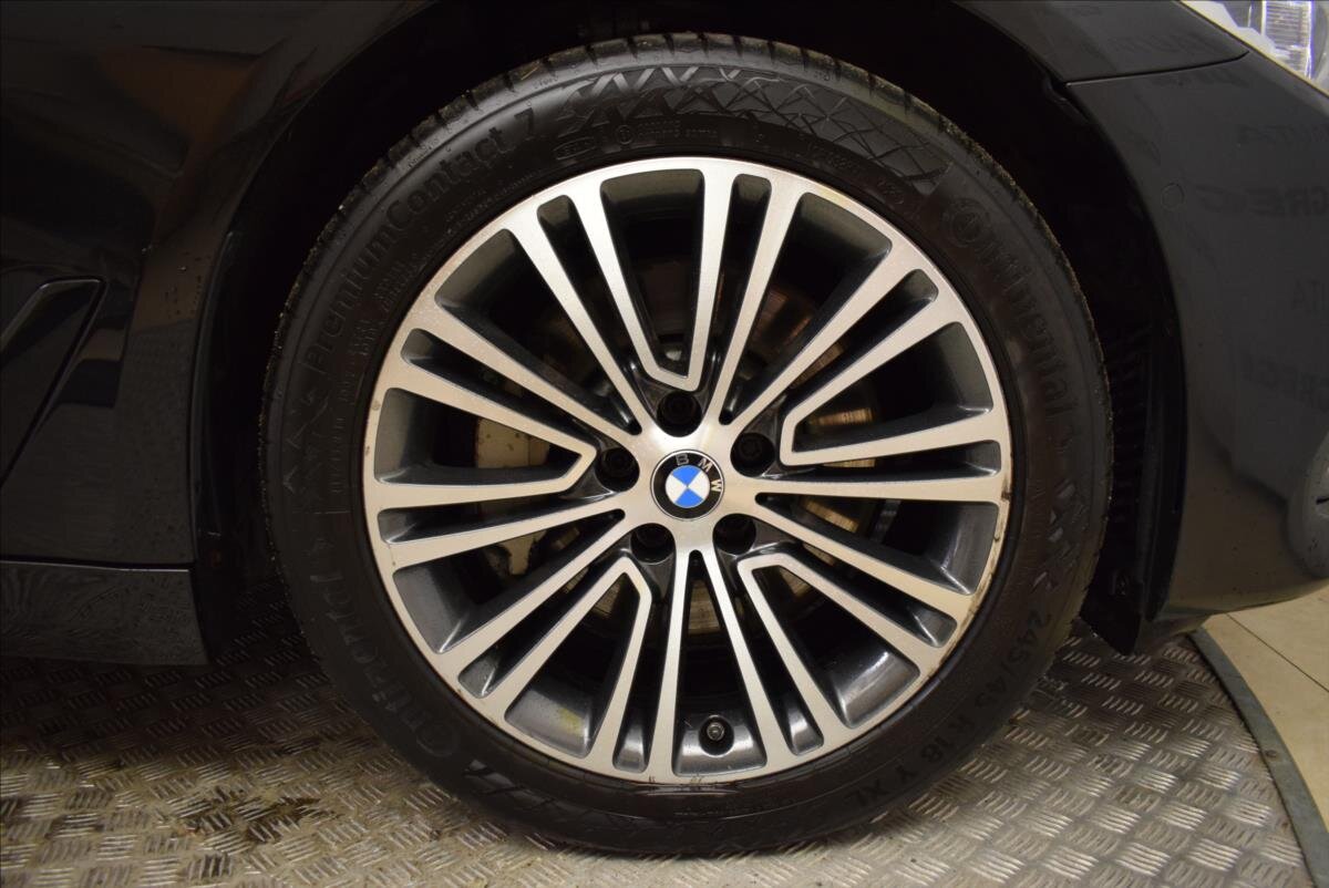 BMW Řada 5 Sedan / Limuzína 3,0 l 195 kw