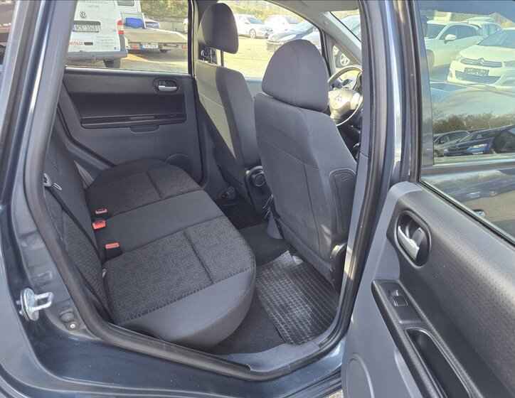 Mitsubishi Colt Hatchback 1,1 l 55 kw