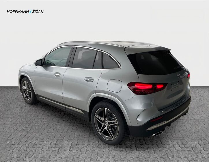 Mercedes-Benz GLA 7