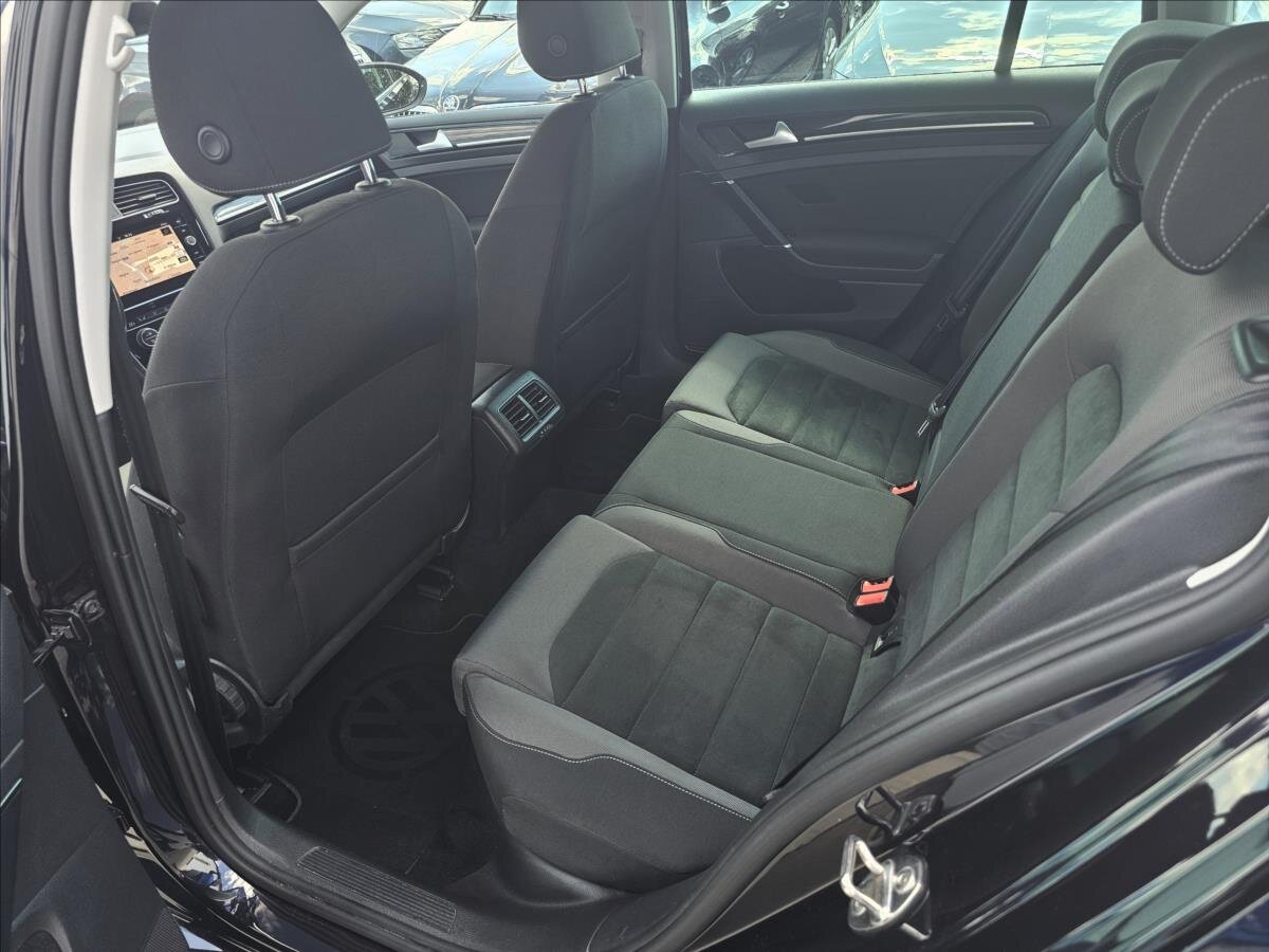 Volkswagen Golf Kombi 2,0 l 110 kw