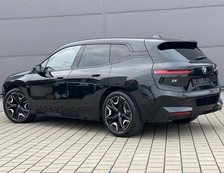 BMW iX 6