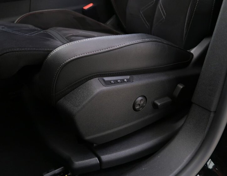 DS Automobiles DS7 Crossback SUV / Terénní 1,6 l 147 kw