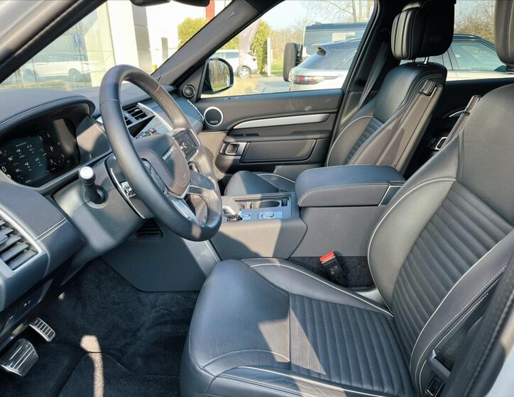 Land Rover Discovery 9