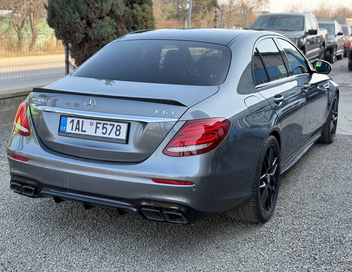 Mercedes-Benz Třídy E Sedan / Limuzína 4,0 l 420 kw