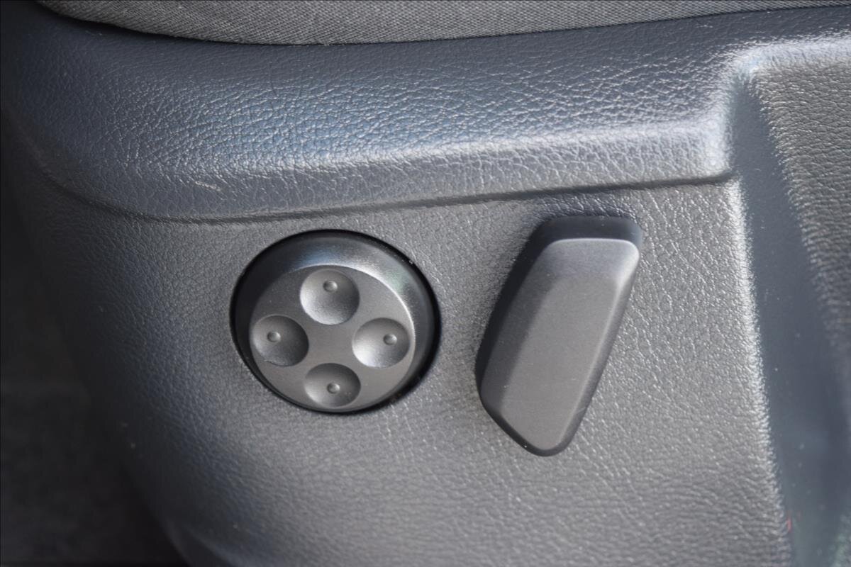 Volkswagen Sharan MPV 2,0 l 103 kw