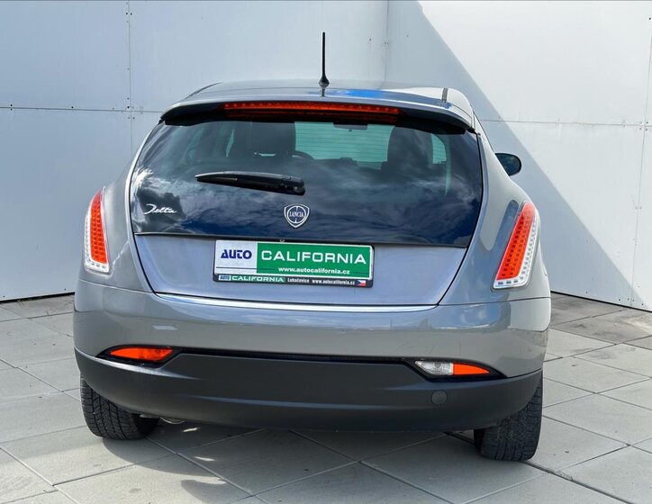 Lancia Delta Hatchback 1,6 l 88 kw