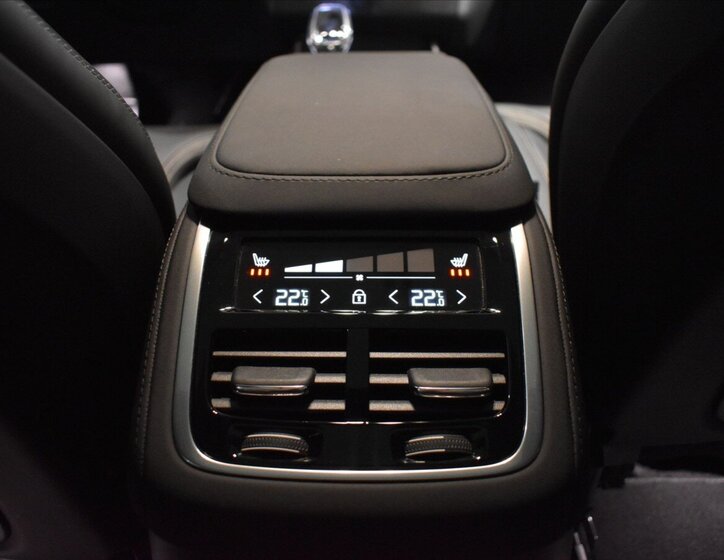 Volvo XC90 SUV / Terénní 2,0 l 228 kw