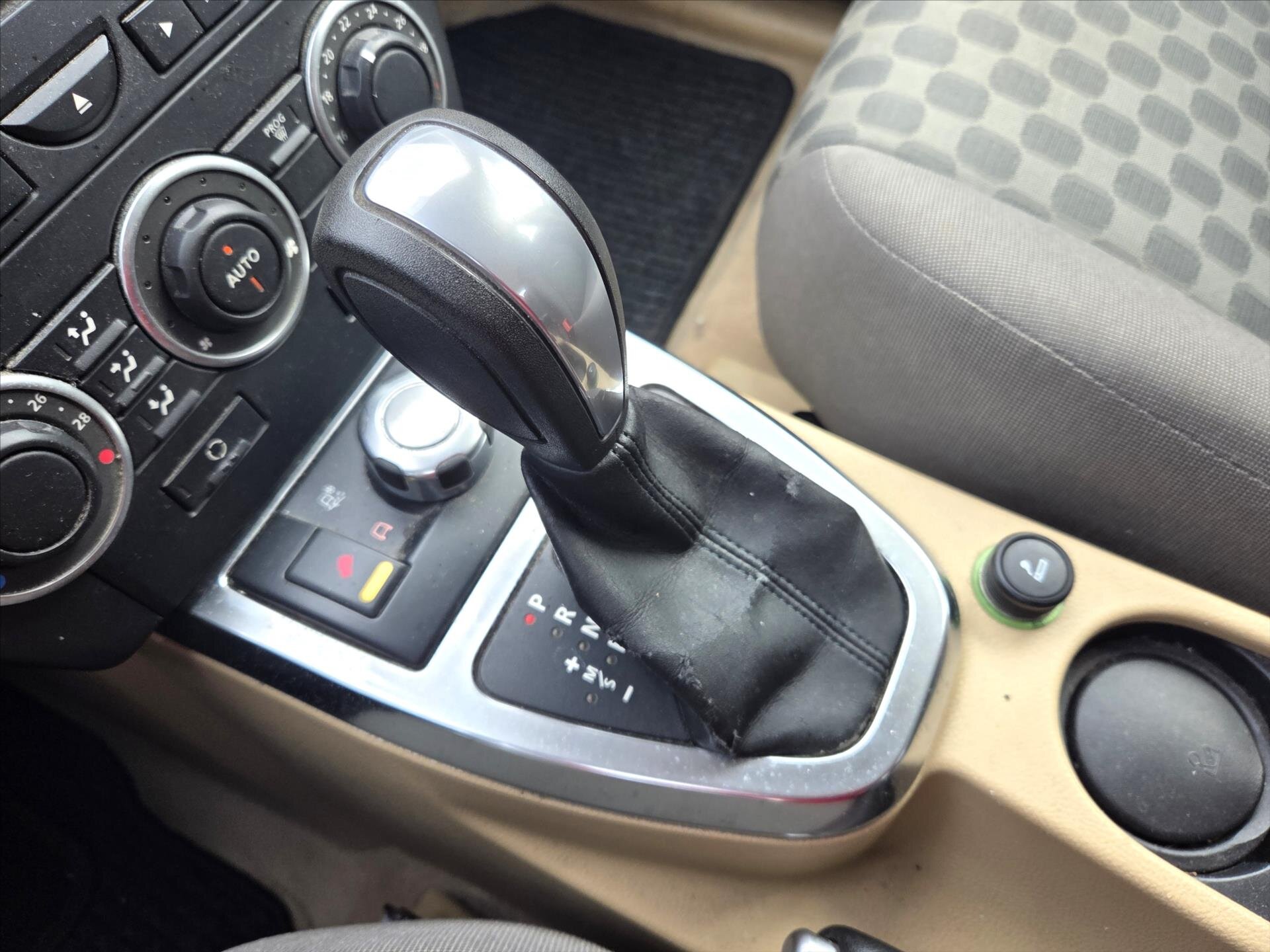 Land Rover Freelander SUV / Terénní 2,2 l 118 kw