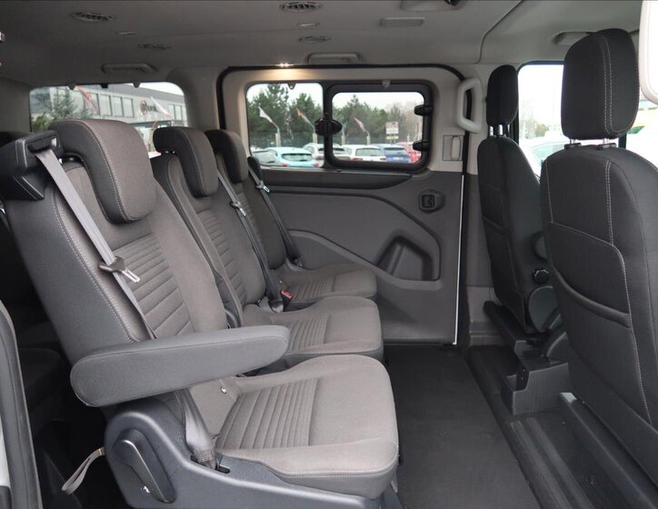 Ford Tourneo Custom MPV 2,0 l 96 kw