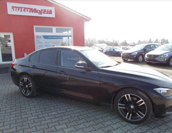 BMW Řada 3 Sedan / Limuzína 2,0 l 135 kw