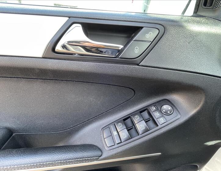 Mercedes-Benz Třídy M SUV 3,0 l 165 kw