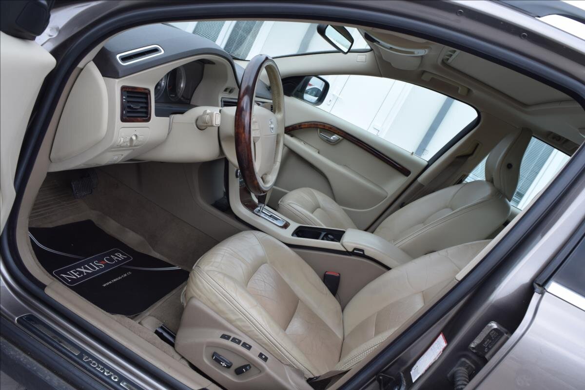 Volvo XC70 Kombi 2,4 l 120 kw